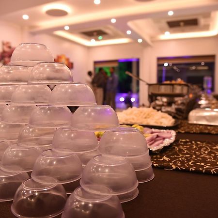 אחמדנגר Hotel Gulmohar Pride מראה חיצוני תמונה