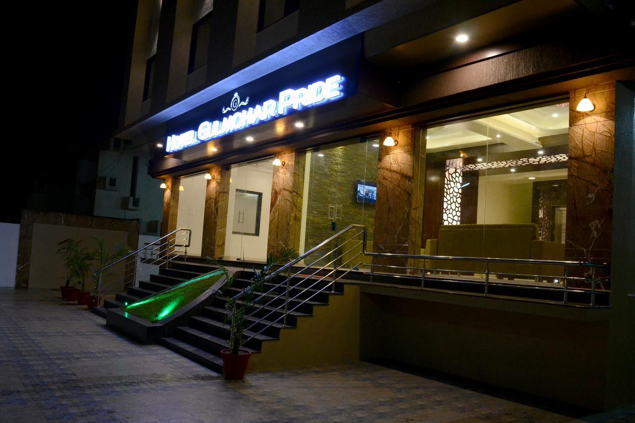 אחמדנגר Hotel Gulmohar Pride מראה חיצוני תמונה