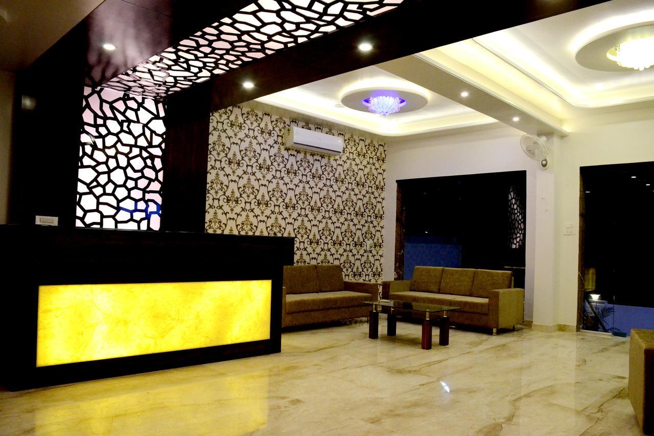 אחמדנגר Hotel Gulmohar Pride מראה חיצוני תמונה