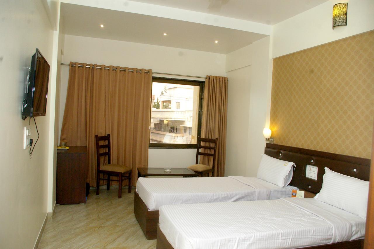 אחמדנגר Hotel Gulmohar Pride מראה חיצוני תמונה