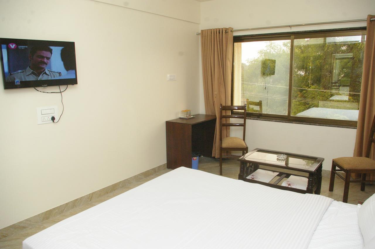 אחמדנגר Hotel Gulmohar Pride מראה חיצוני תמונה