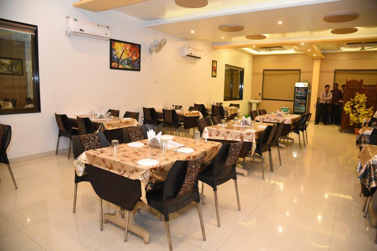 אחמדנגר Hotel Gulmohar Pride מראה חיצוני תמונה